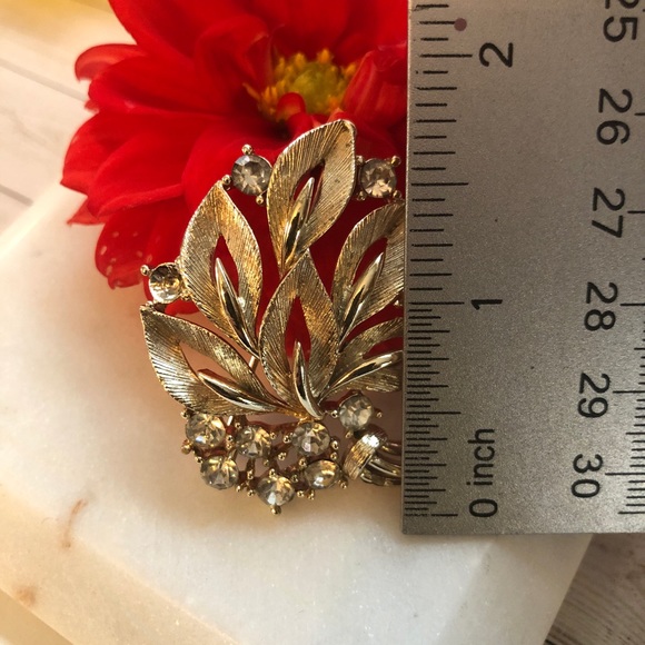 Vintage Leaf Rhinestone Accent Gold Tone Brooch Pin - Picture 4 of 6